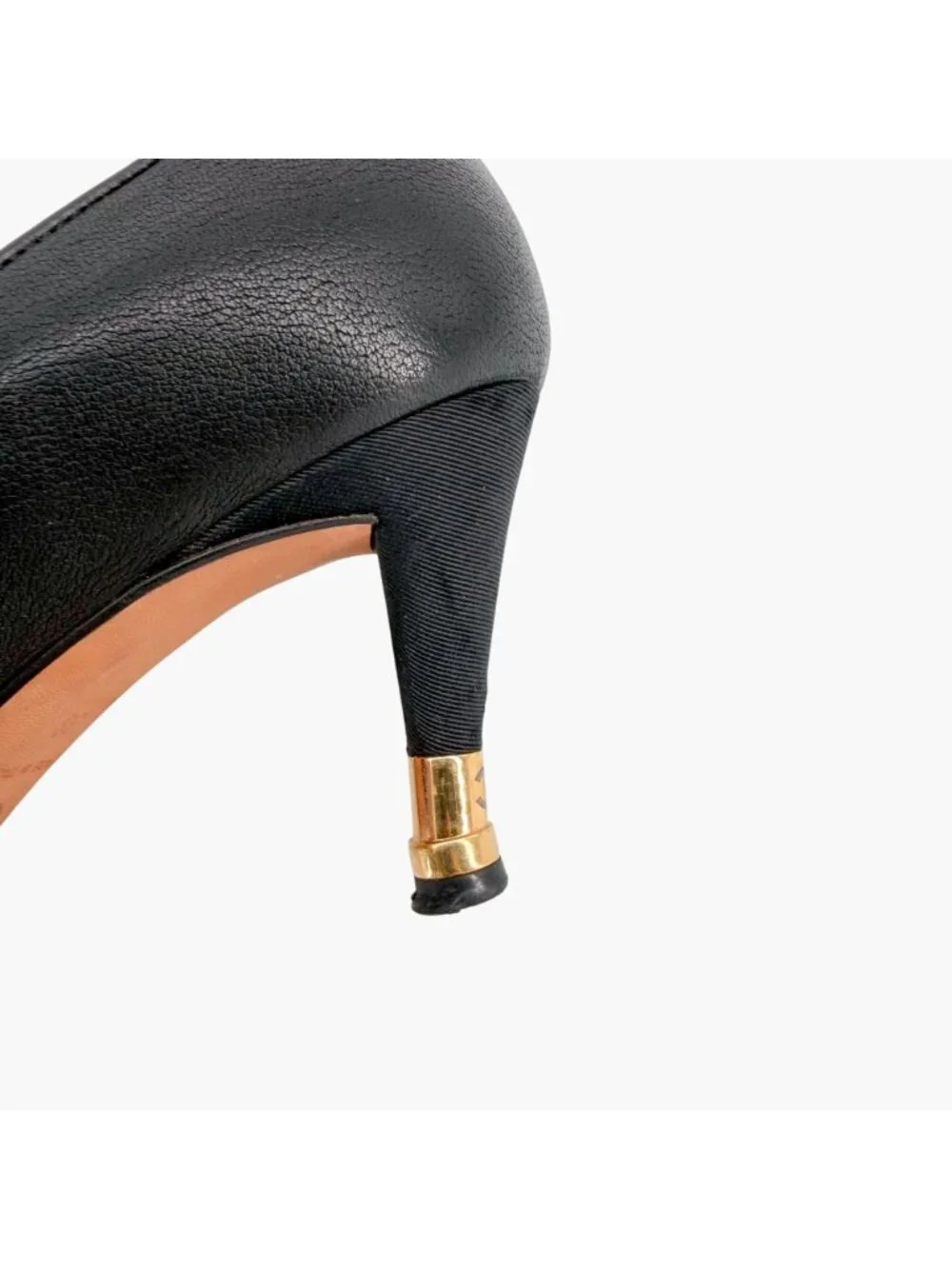Chanel CC Cap Toe Pumps Heels Black Leather Size 38 US 7-7.5 Women’s